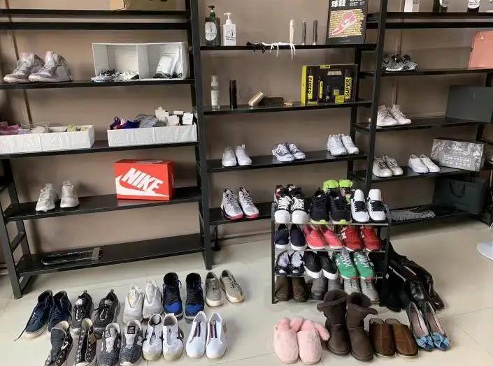 为什么有专业的洗鞋店？奎屯新疆洗鞋店加盟有什么洗涤材料